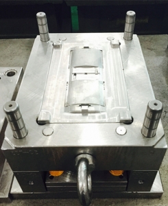 深圳塑膠模具廠、電器外殼模具661011、注塑模具