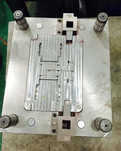 外殼塑料模具201330，深圳塑膠模具廠，精密模具加工